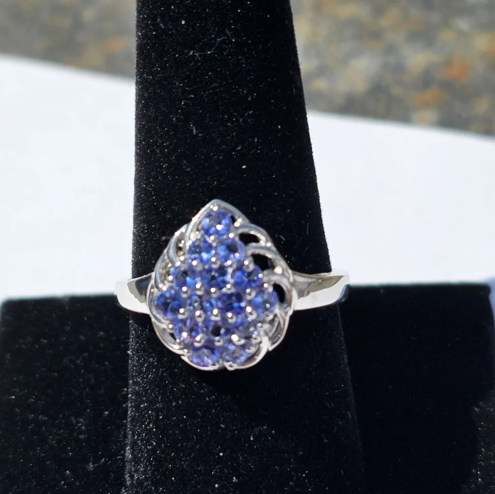 Genuine Tanzanite Cluster Ring Size 9!  💙 - Picture 5 of 13